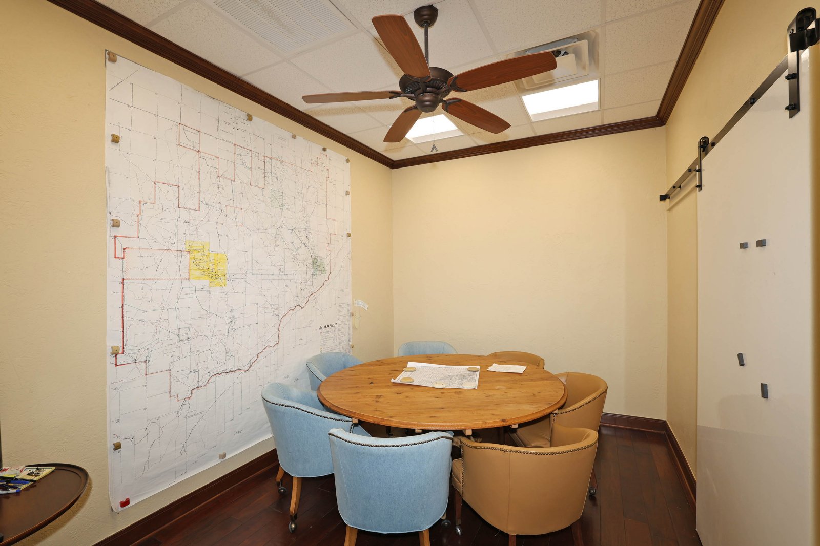 Private meeting space or additional office