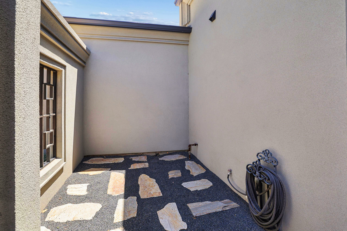 5-Front Courtyard.jpeg