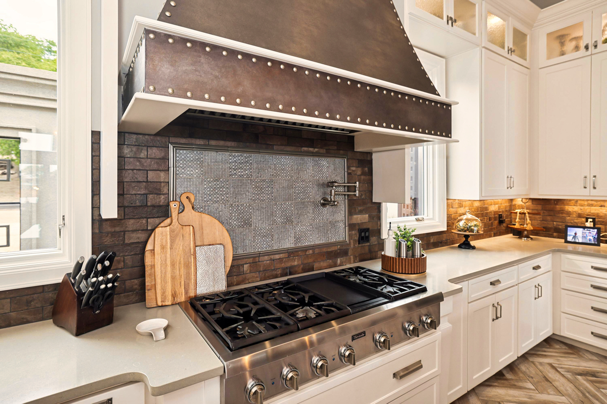 24-Kitchen Stove.jpeg