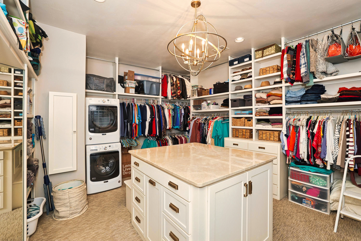 47-Primary Closet.jpeg