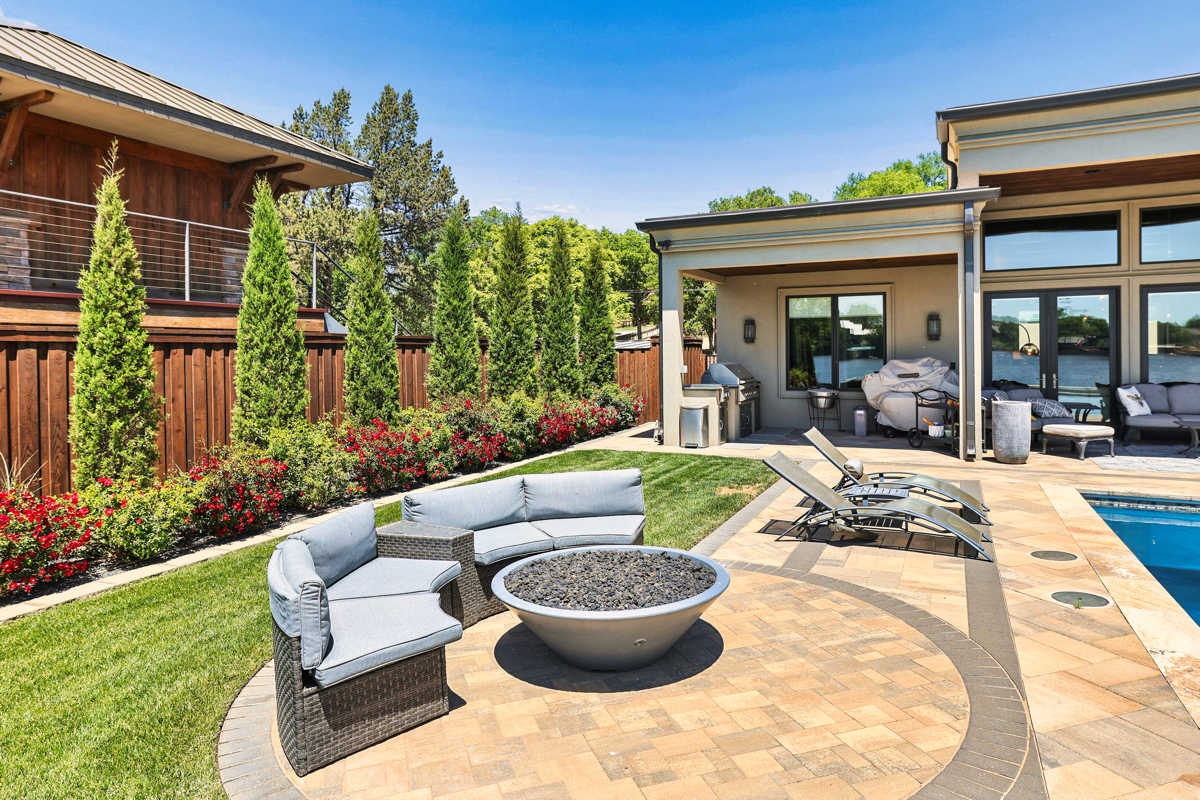 71-Firepit Area.jpeg
