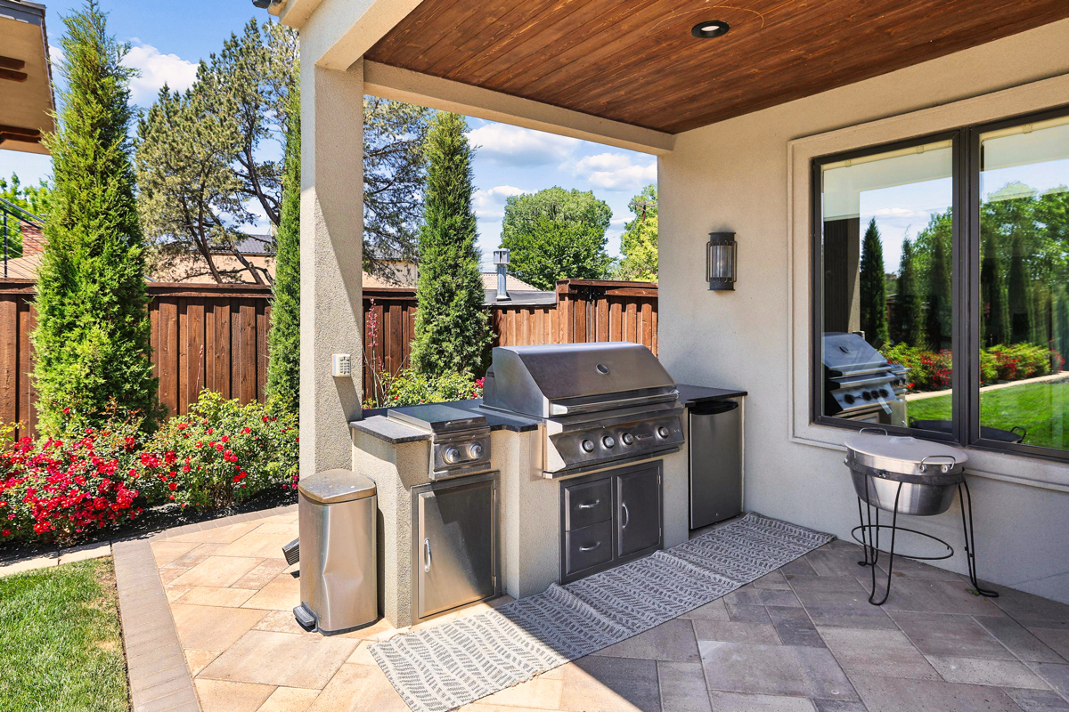 72-Back Patio Grill Area.jpeg